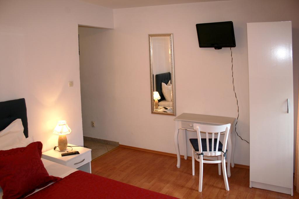 Rooms And Apartments Emily Split Buitenkant foto